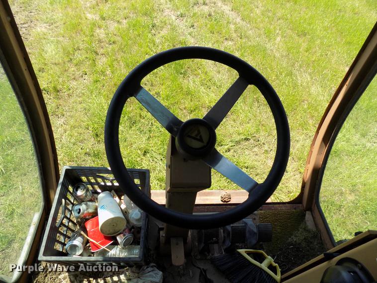 image for item FO9962 (2) Gleaner L2 combines