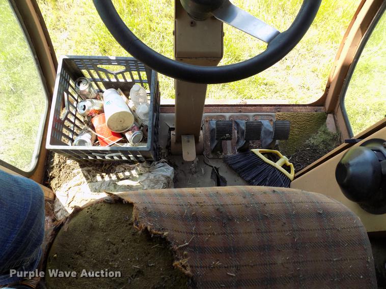 image for item FO9962 (2) Gleaner L2 combines