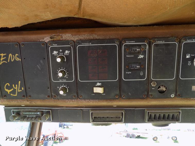 image for item FO9962 (2) Gleaner L2 combines