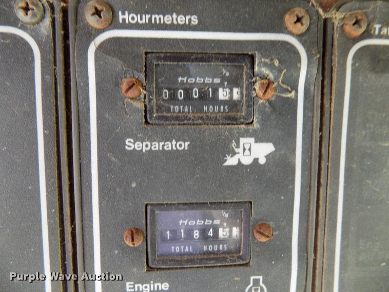 image for item FO9962 (2) Gleaner L2 combines