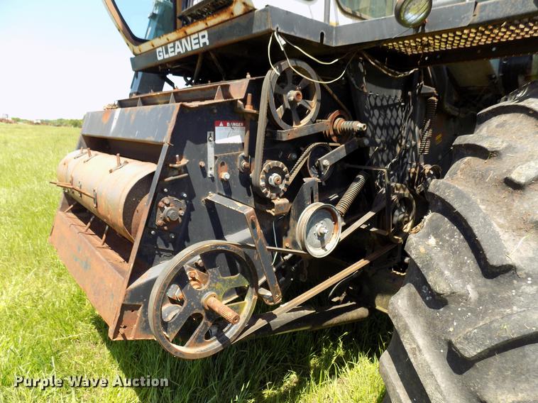 image for item FO9962 (2) Gleaner L2 combines