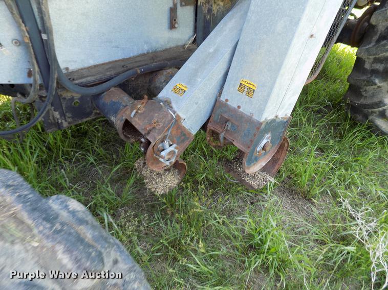 image for item FO9962 (2) Gleaner L2 combines