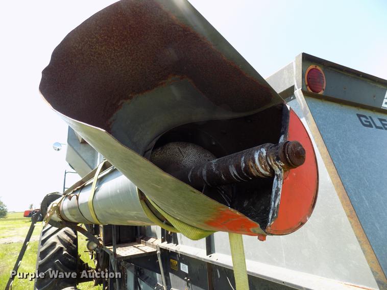 image for item FO9962 (2) Gleaner L2 combines