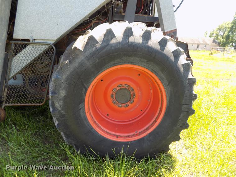 image for item FO9962 (2) Gleaner L2 combines