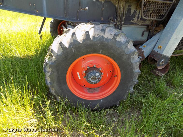 image for item FO9962 (2) Gleaner L2 combines