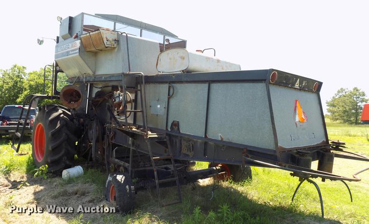 image for item FO9962 (2) Gleaner L2 combines