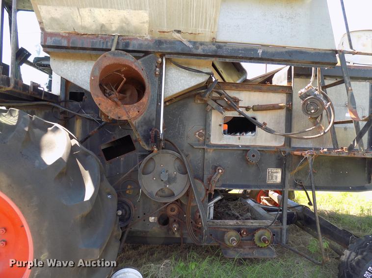 image for item FO9962 (2) Gleaner L2 combines