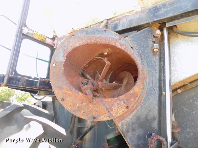 image for item FO9962 (2) Gleaner L2 combines