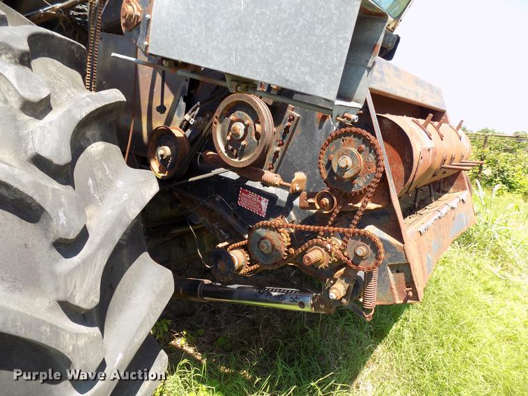 image for item FO9962 (2) Gleaner L2 combines