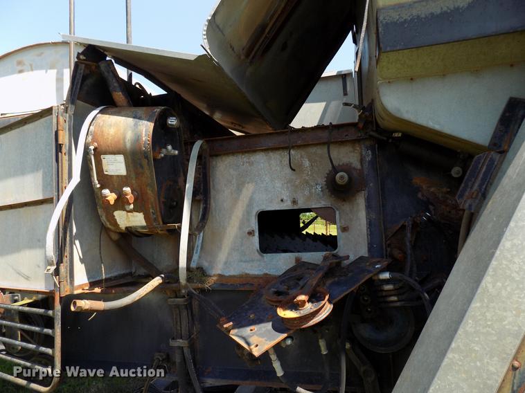 image for item FO9962 (2) Gleaner L2 combines