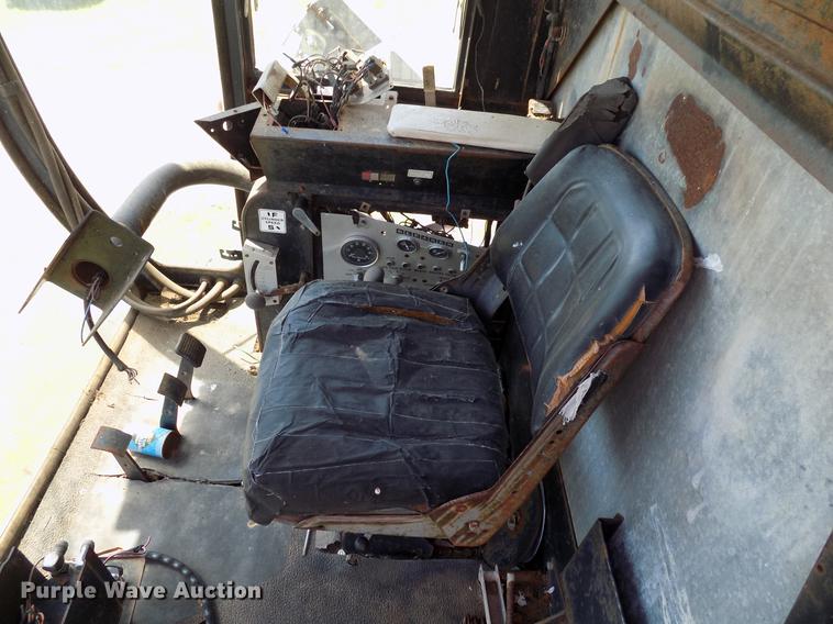 image for item FO9962 (2) Gleaner L2 combines