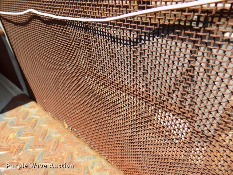 image for item FO9962 (2) Gleaner L2 combines