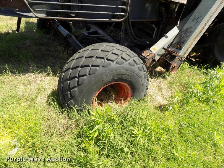 image for item FO9962 (2) Gleaner L2 combines