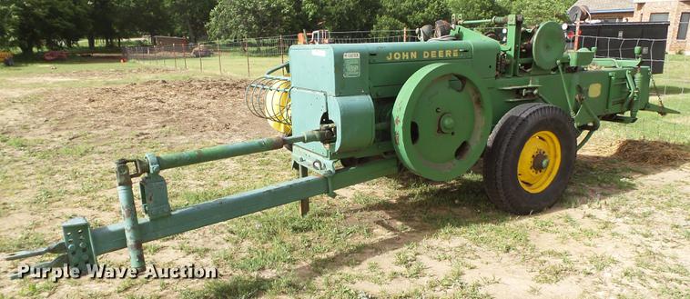 image for item FS9531 John Deere 224 small square baler