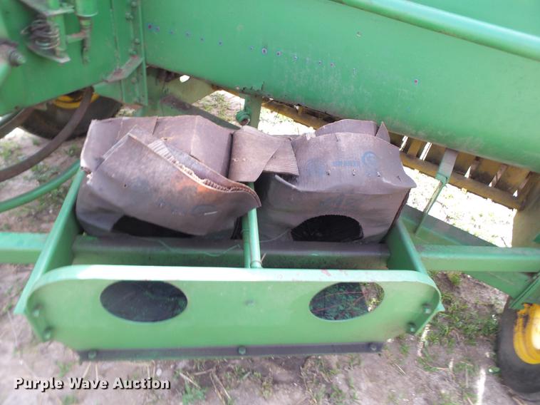 image for item FS9531 John Deere 224 small square baler