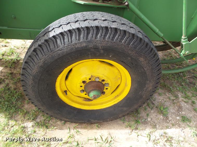image for item FS9531 John Deere 224 small square baler