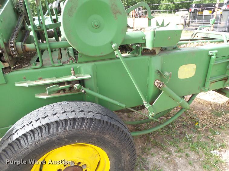 image for item FS9531 John Deere 224 small square baler