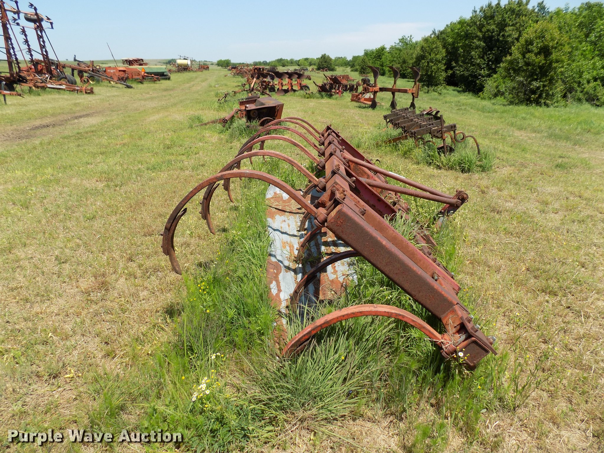 MasseyFerguson chisel plow in Skiatook, OK Item FO9909 sold Purple Wave