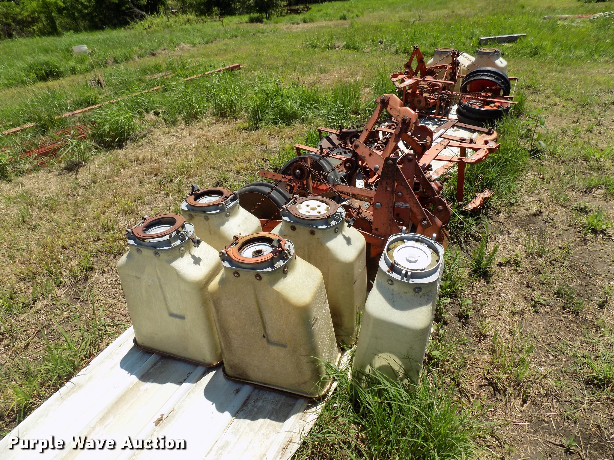 Allis Chalmers planter parts in Skiatook, OK | Item FO9939 sold