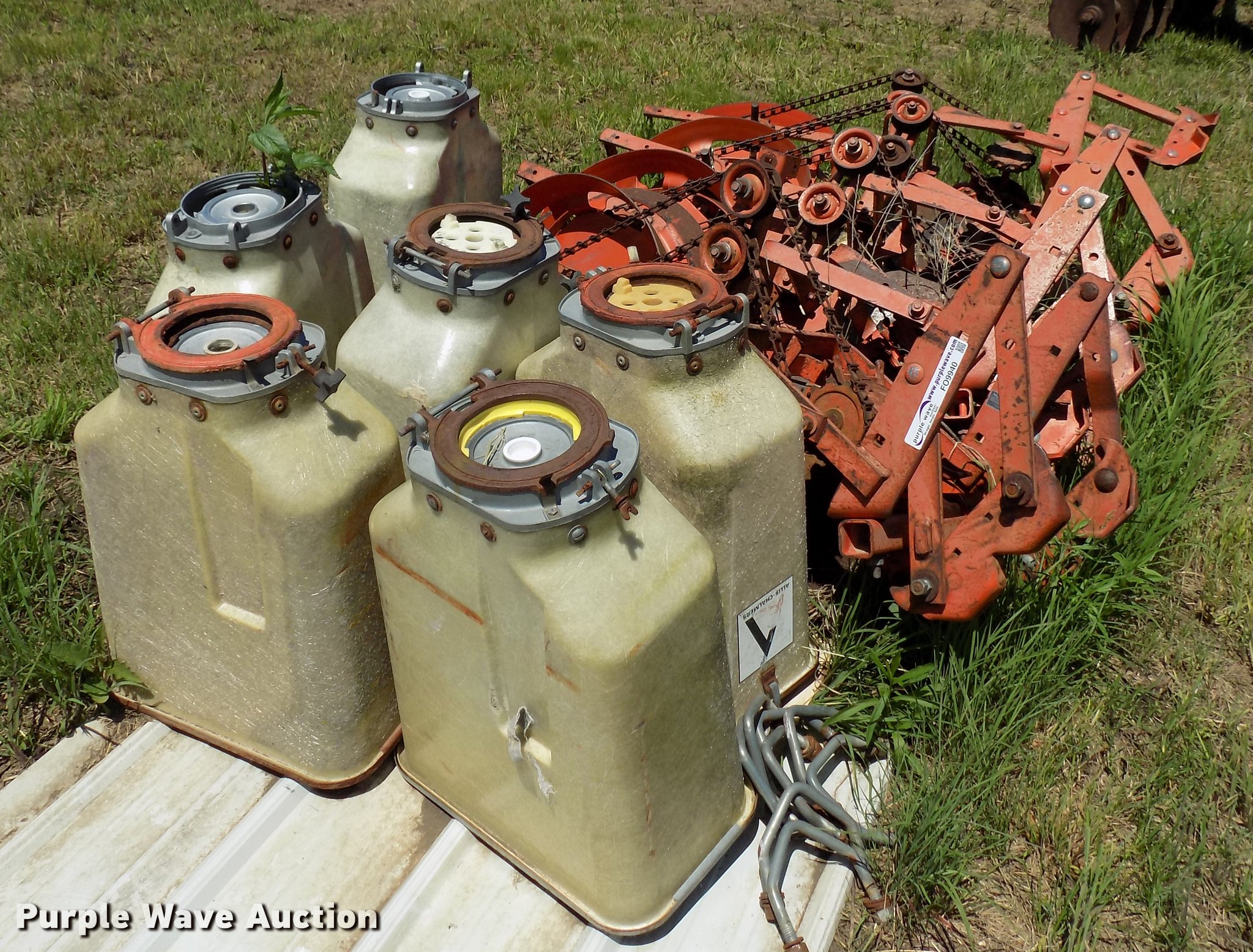 Allis Chalmers planter parts in Skiatook, OK | Item FO9940 sold