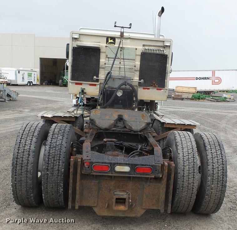 image for item CD9614 2005 Volvo VN semi truck