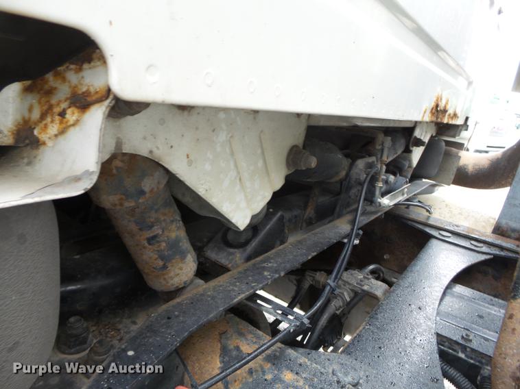 image for item CD9614 2005 Volvo VN semi truck