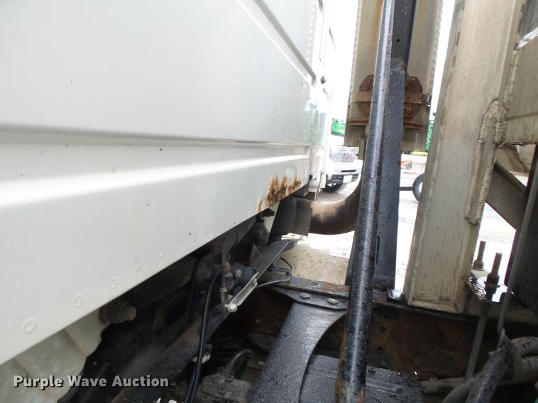 image for item CD9614 2005 Volvo VN semi truck