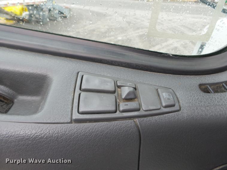 image for item CD9614 2005 Volvo VN semi truck