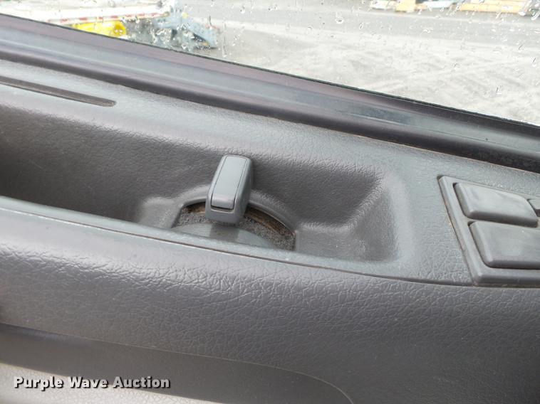 image for item CD9614 2005 Volvo VN semi truck