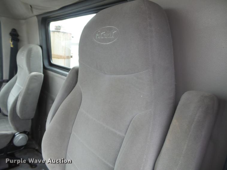 image for item CD9614 2005 Volvo VN semi truck