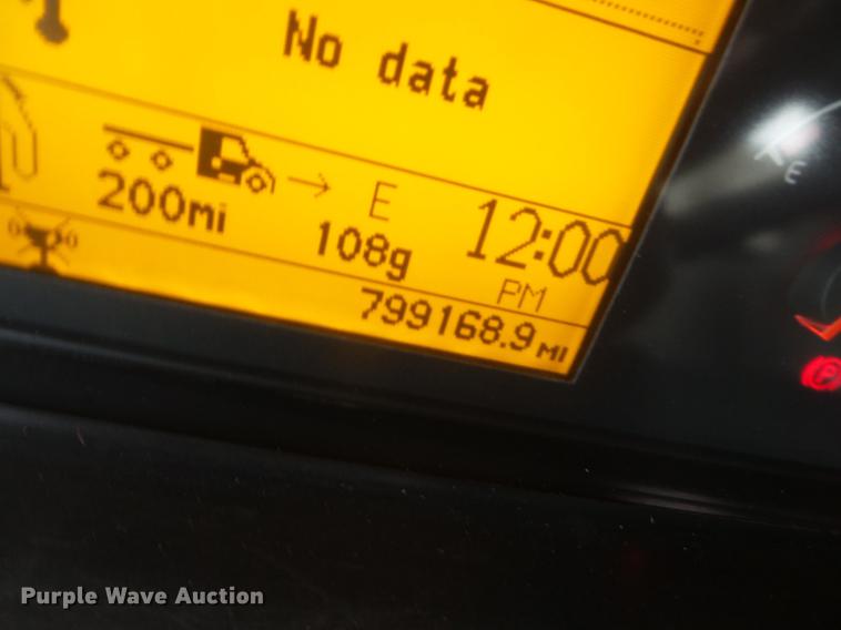 image for item CD9614 2005 Volvo VN semi truck