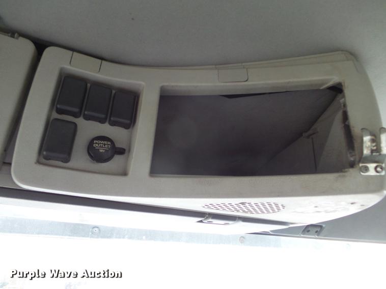 image for item CD9614 2005 Volvo VN semi truck