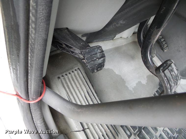 image for item CD9614 2005 Volvo VN semi truck