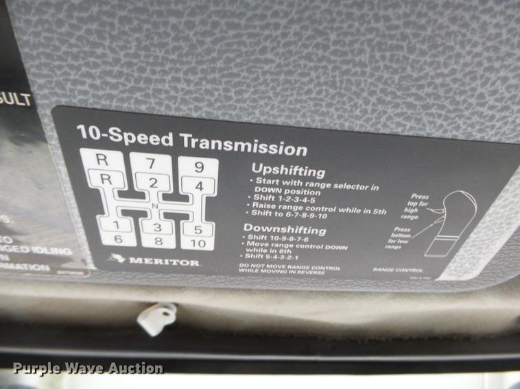 image for item CD9614 2005 Volvo VN semi truck