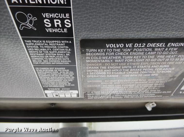 image for item CD9614 2005 Volvo VN semi truck