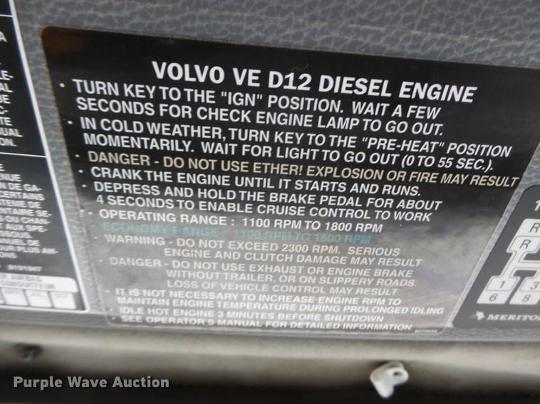 image for item CD9614 2005 Volvo VN semi truck