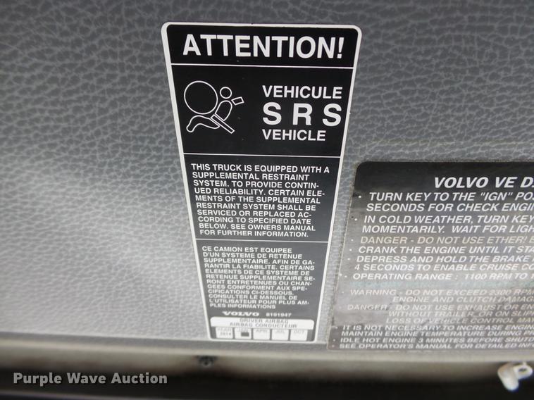 image for item CD9614 2005 Volvo VN semi truck