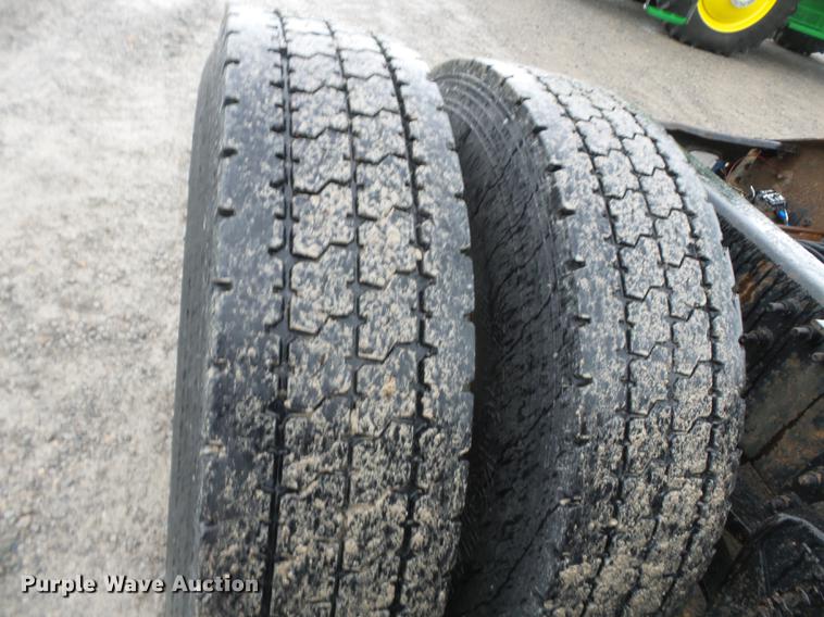 image for item CD9614 2005 Volvo VN semi truck