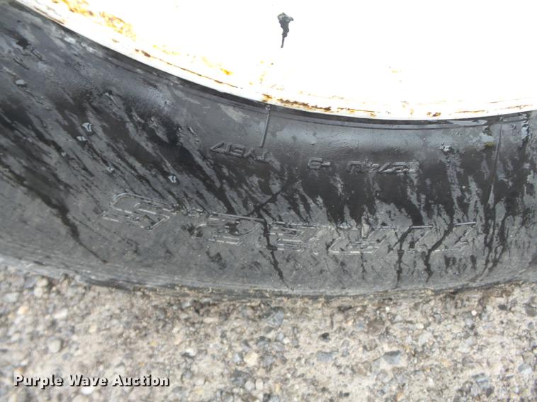 image for item CD9614 2005 Volvo VN semi truck