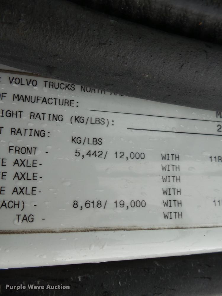 image for item CD9614 2005 Volvo VN semi truck