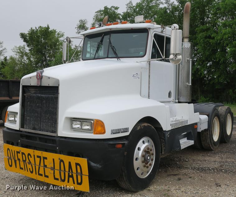 image for item DB8782 1989 Kenworth semi truck