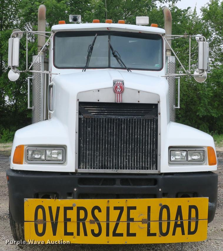 image for item DB8782 1989 Kenworth semi truck