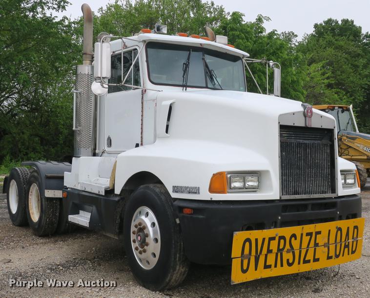 image for item DB8782 1989 Kenworth semi truck