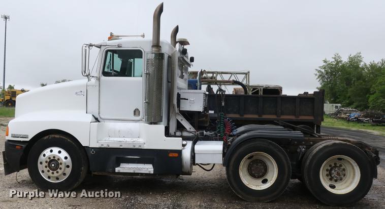 image for item DB8782 1989 Kenworth semi truck