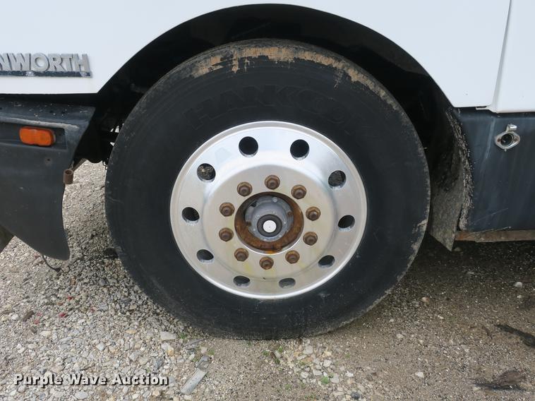 image for item DB8782 1989 Kenworth semi truck