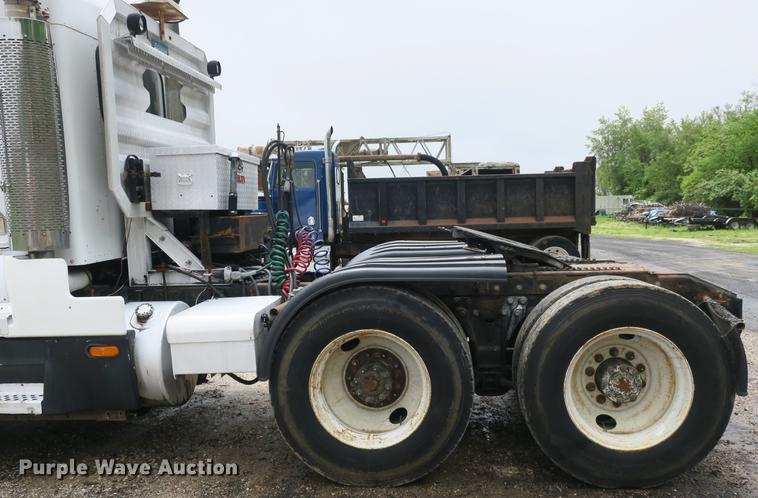 image for item DB8782 1989 Kenworth semi truck