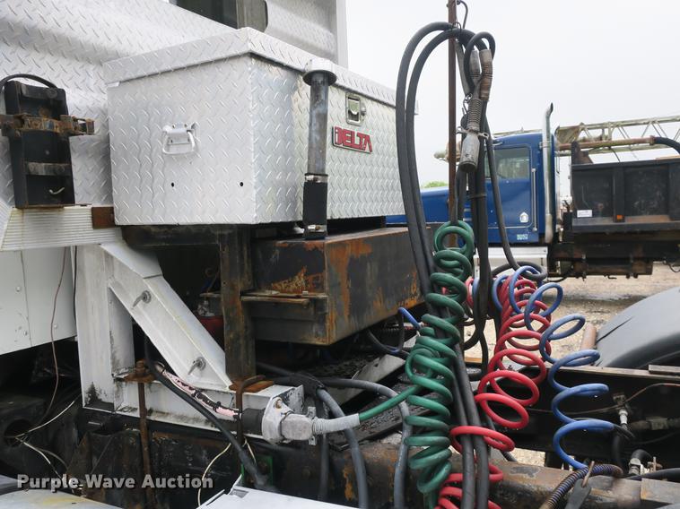 image for item DB8782 1989 Kenworth semi truck