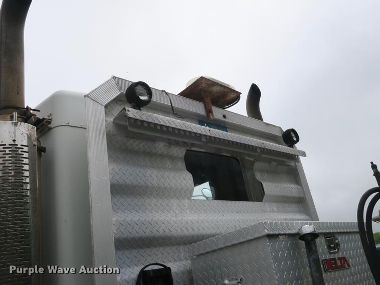 image for item DB8782 1989 Kenworth semi truck