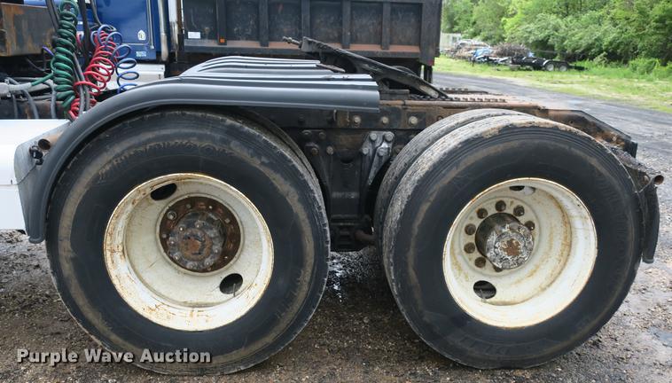 image for item DB8782 1989 Kenworth semi truck