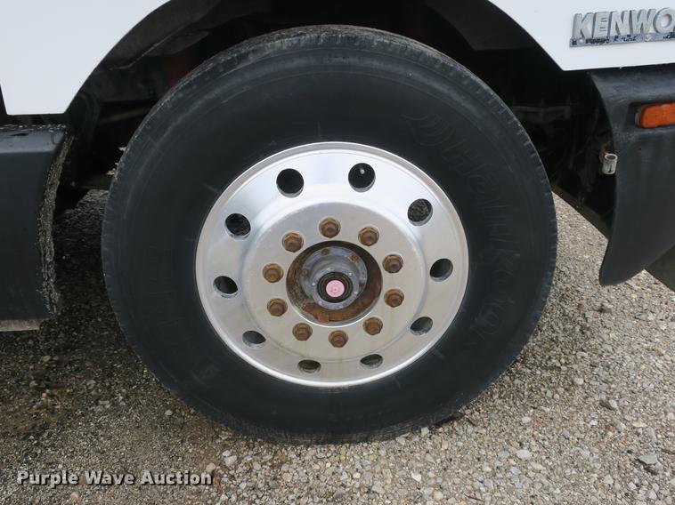 image for item DB8782 1989 Kenworth semi truck